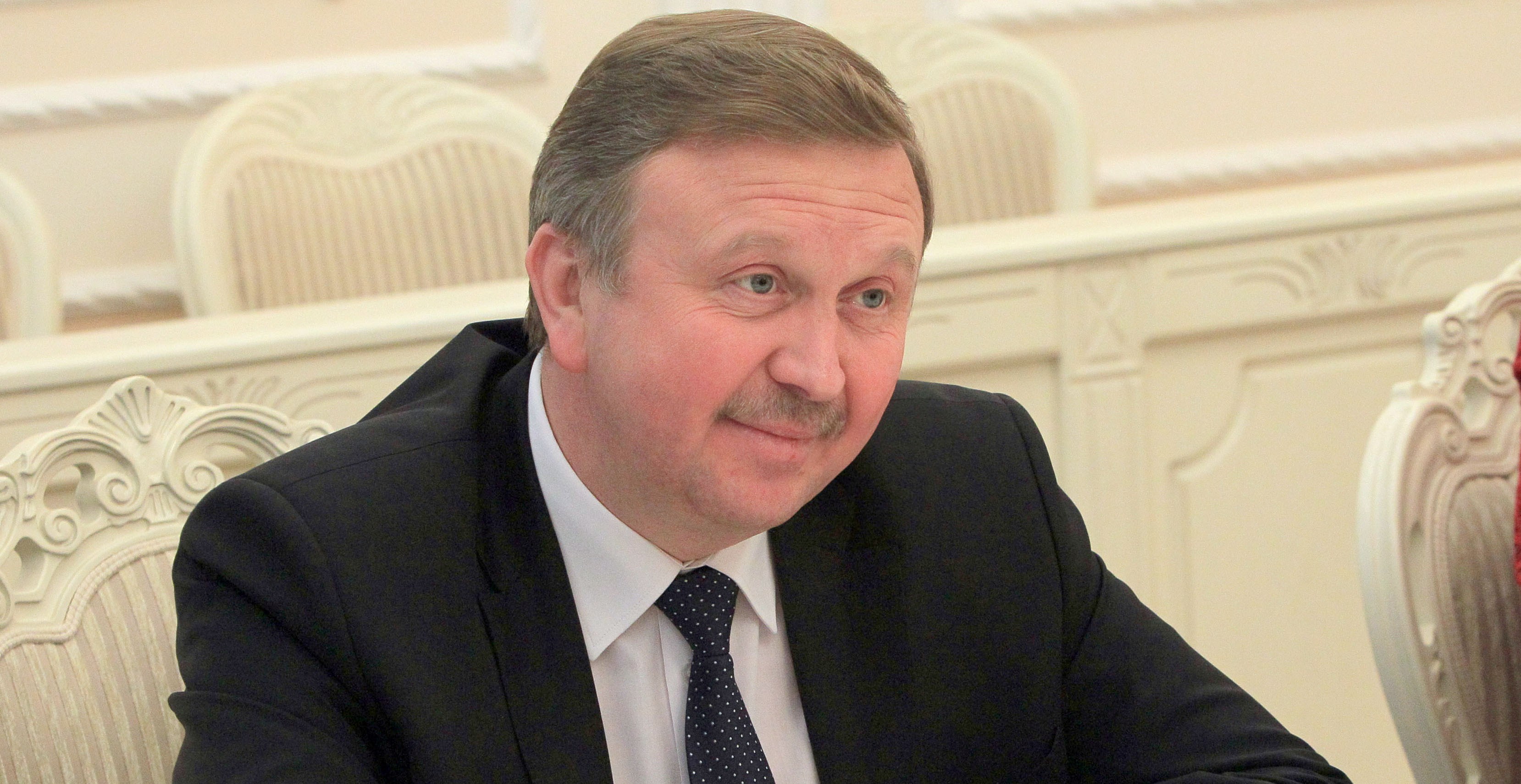 Кобяков засомневался в реальности поднятия зарплаты белорусам до 500 долларов