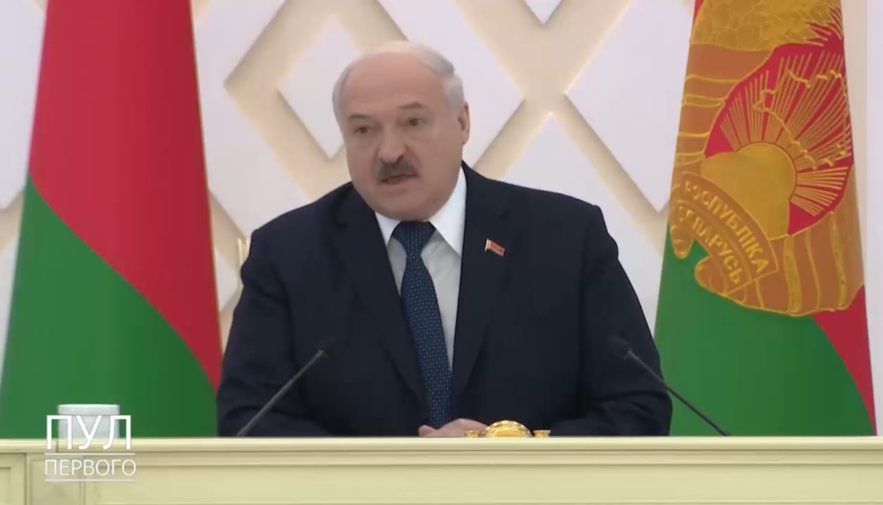 Александр Лукашенко: Не хочется, чтобы наши дети взяли ружье и пошли защищать свою страну