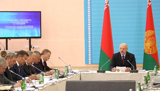 Александр Лукашенко потребовал внести предложения по замене всего руководства правительства