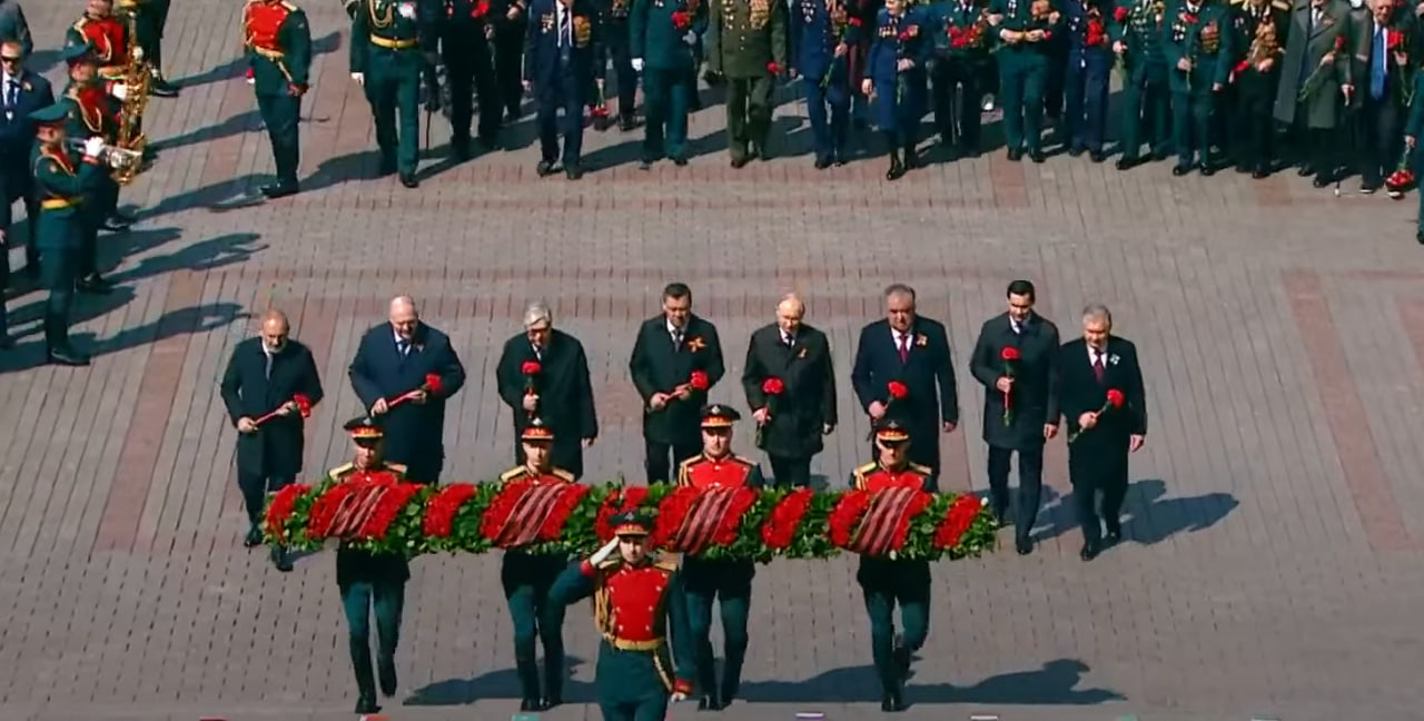 Путин и Лукашенко возложили цветы к Могиле Неизвестного Солдата