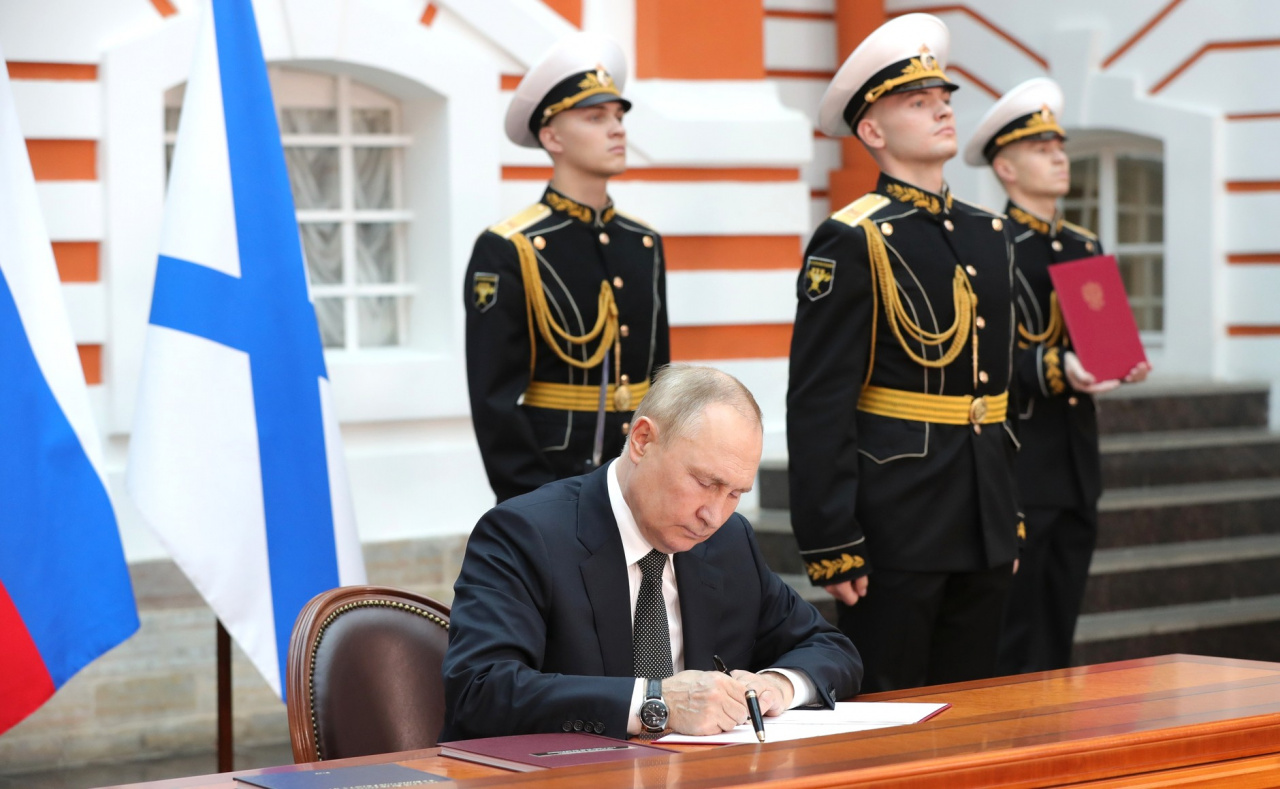 Владимир Путин - о главной задаче военных моряков: Родина - понятие священное 