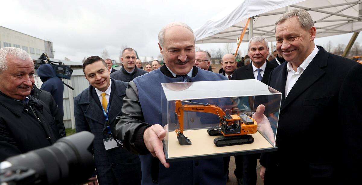 Александр Лукашенко - иностранцам, пытающимся продать бизнес в РБ: Это будет национализировано