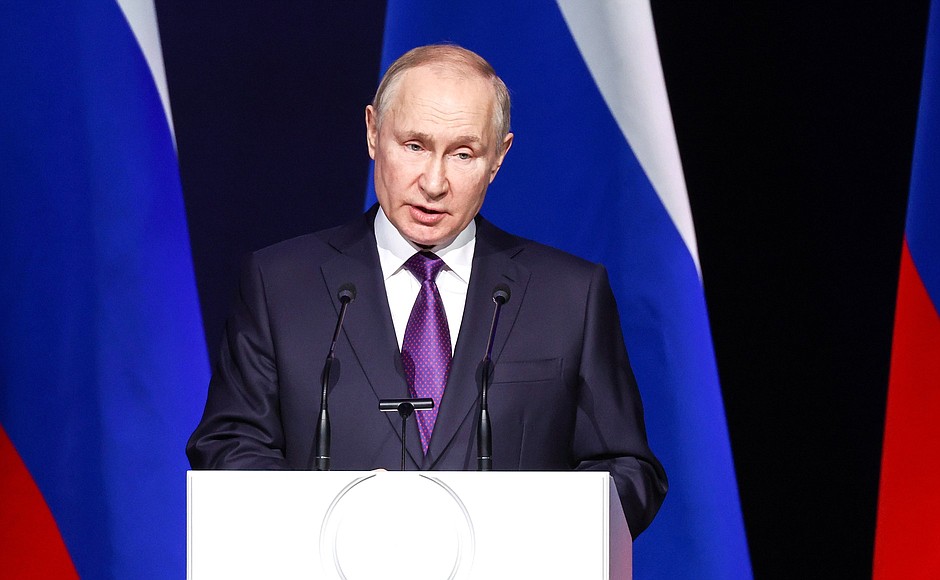 Владимир Путин потребовал в сжатые сроки интегрировать новые регионы в судебную систему РФ