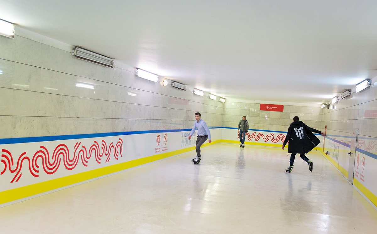 В московском метро открылся бесплатный каток