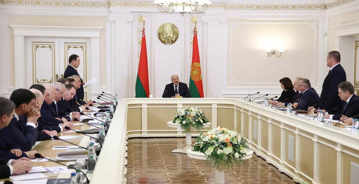 Александр Лукашенко - о регулировании цен: Тяжелейшая работа после долгих лет рыночной распущенности 