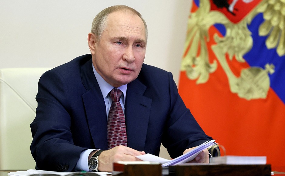 Владимир Путин поручил противодействовать излишнему использованию иностранной лексики