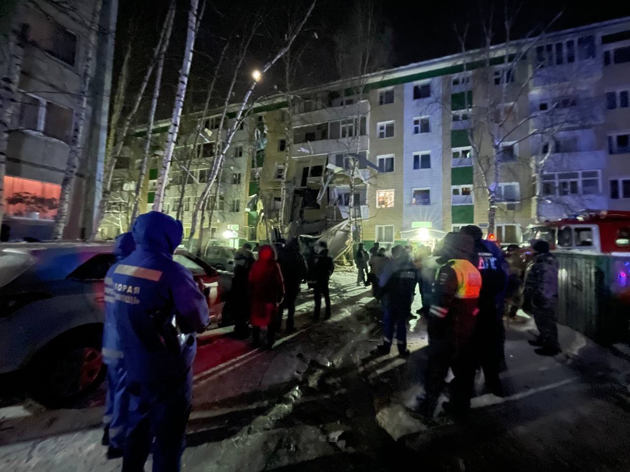 В Нижневартовске из-за взрыва бытового газа обрушились три этажа жилого дома