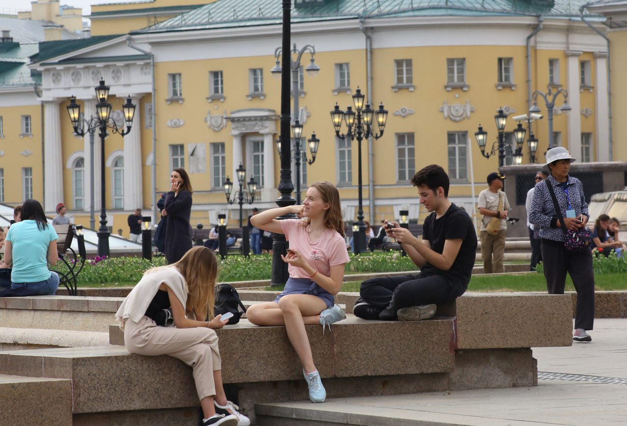 Современный общественный транспорт. В каком году вышла современная. Современная любовь 2019. В каком году вышла современная. Киркоров и рудковская.