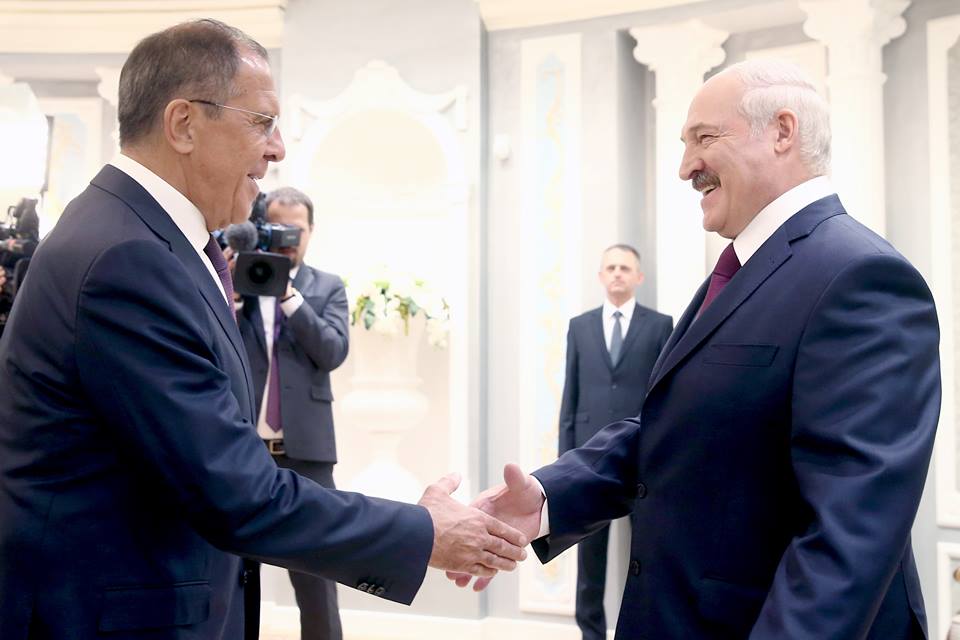 Александр Лукашенко обсудил с Сергеем Лавровым подготовку к заседанию ВГС