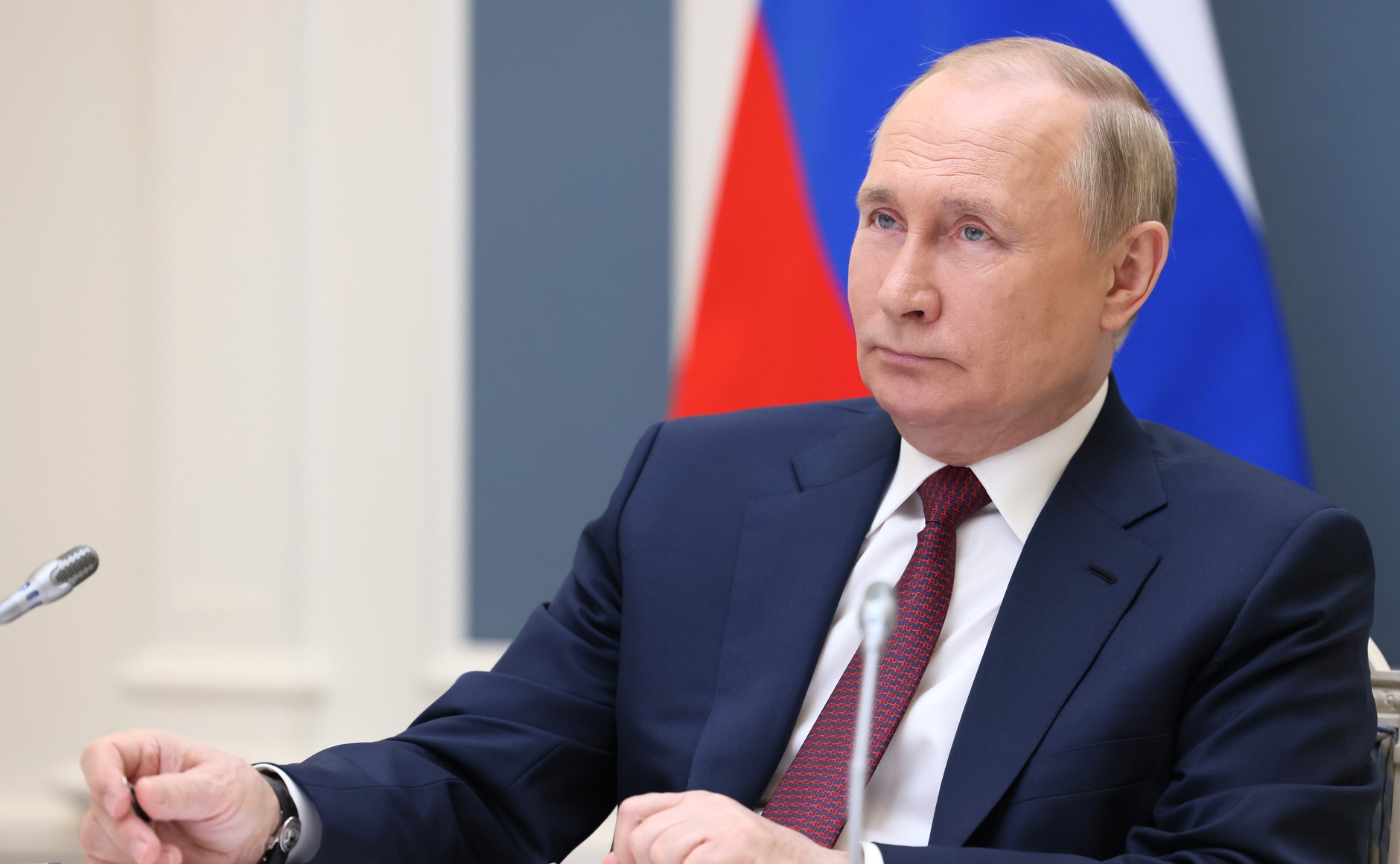 Владимир Путин: В Россию продолжат поступать люксовые товары