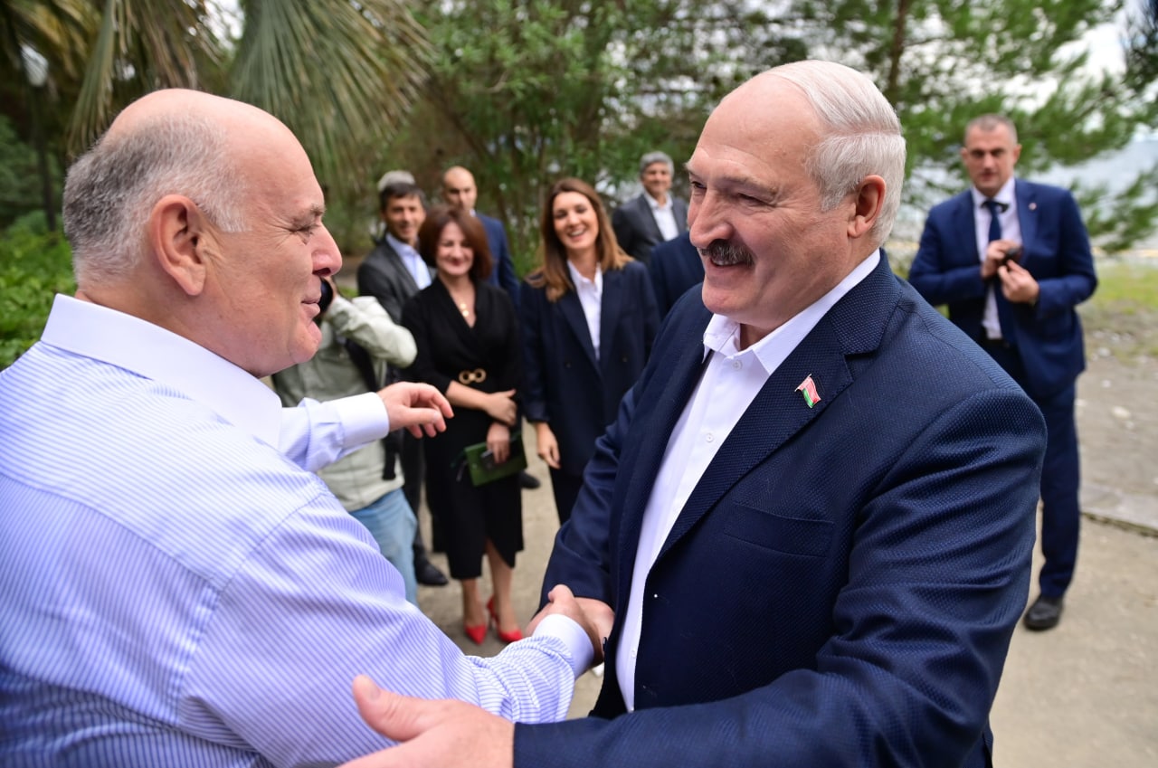 Александр Лукашенко -  о связях с РФ: Наш союз теснее, чем у блока НАТО 