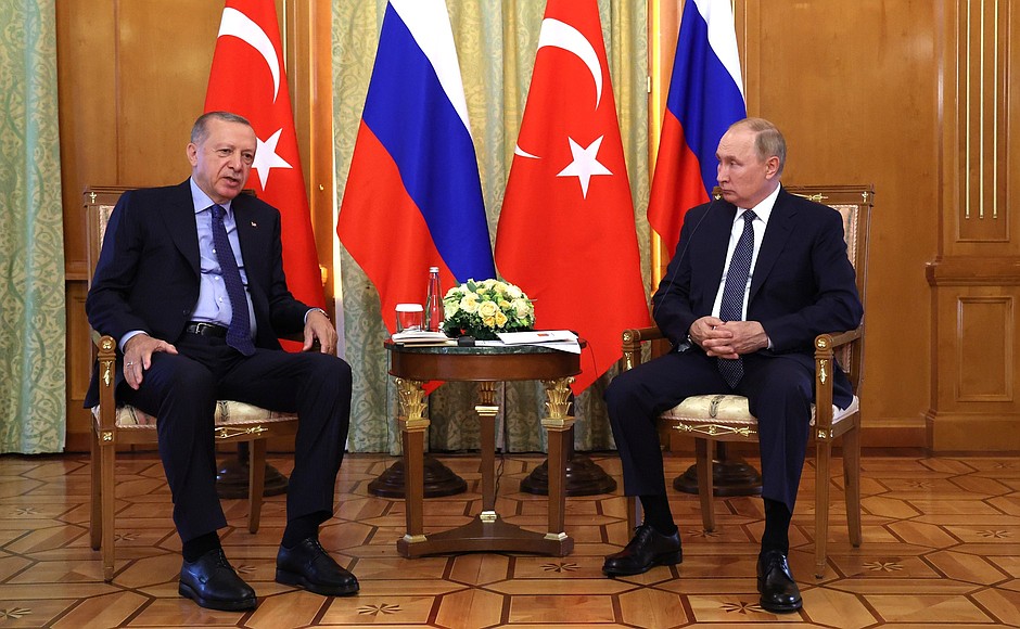 Путин поговорил с Эрдоганом по телефону и заявил о готовности оказать помощь