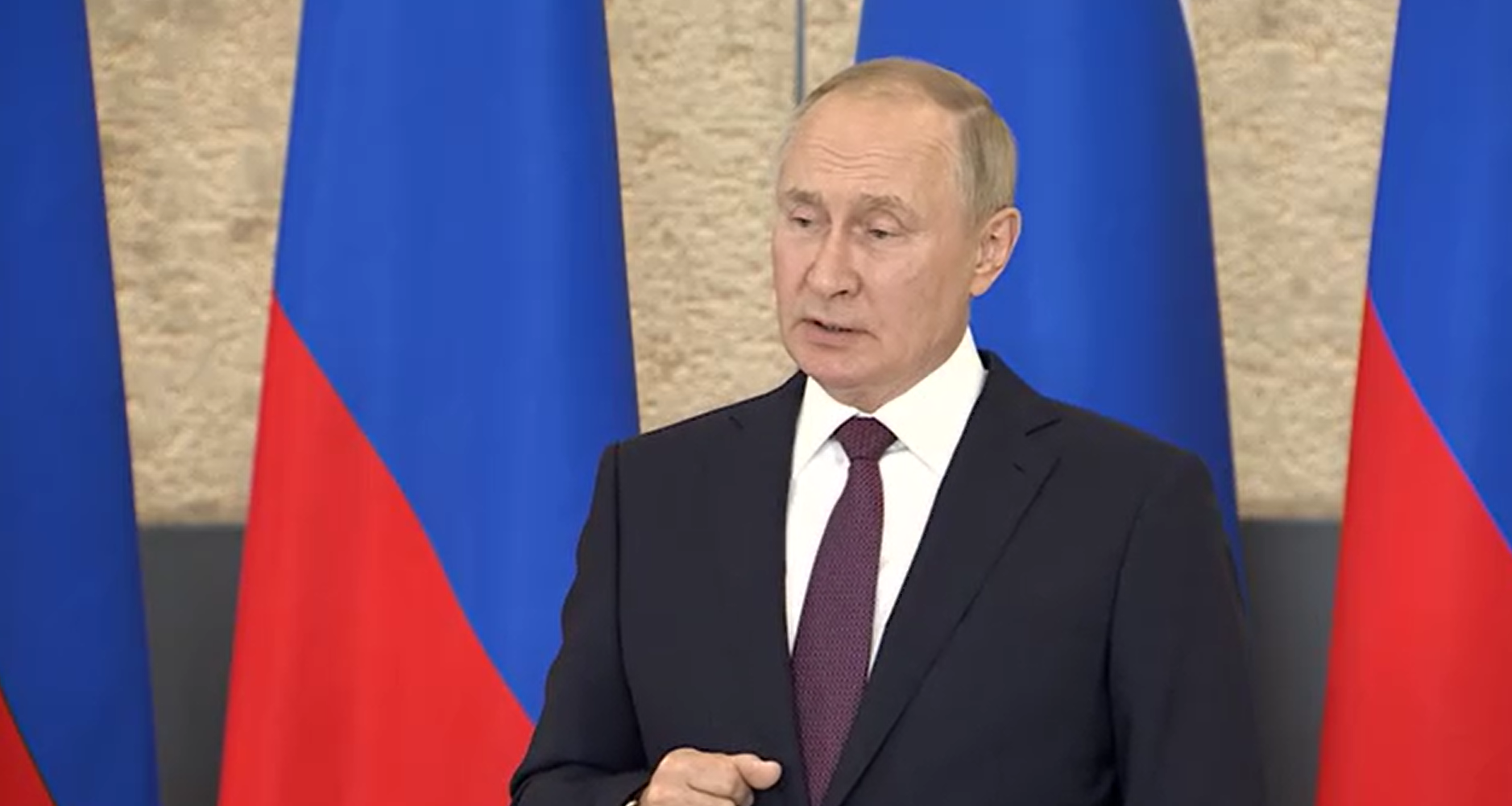 Владимир Путин: На Украине происходят трагические события, конфликты есть и между странами СНГ