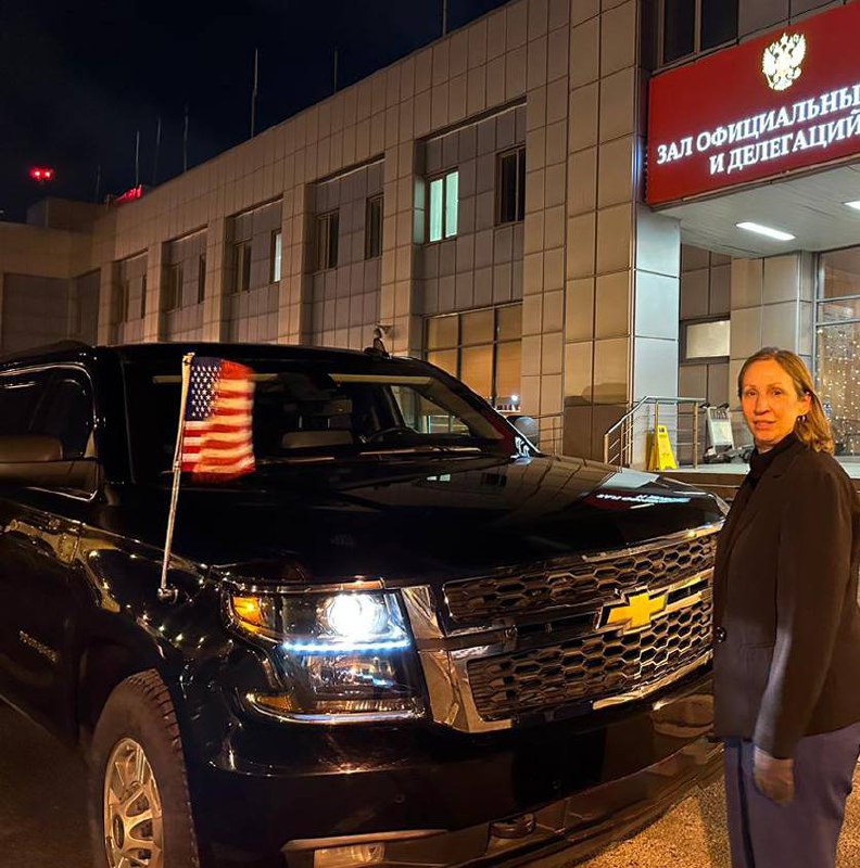 Приехавшую в МИД РФ нового посла США встретили скандированием «Америка – страна-террорист»