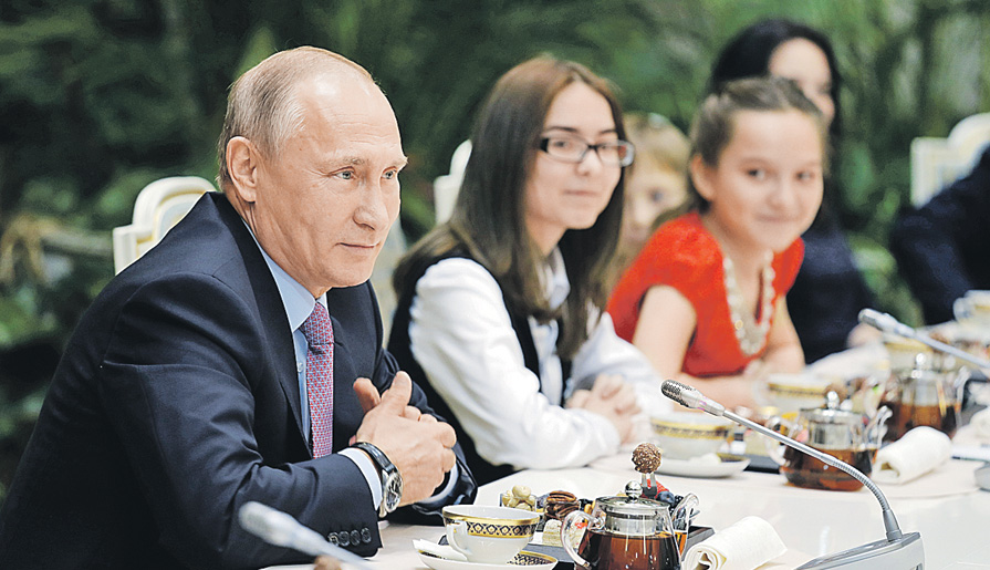 Владимир Путин: Надо перезагрузить демографическую политику
