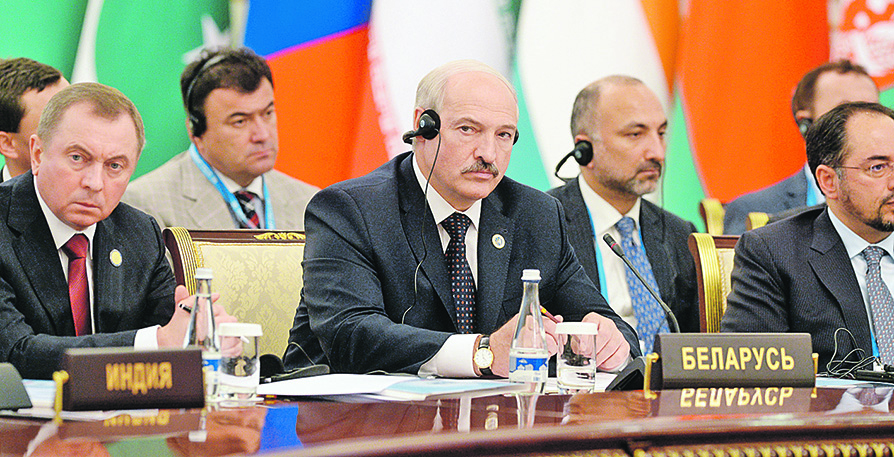 Лукашенко пообещал не сидеть на «скамейке запасных»