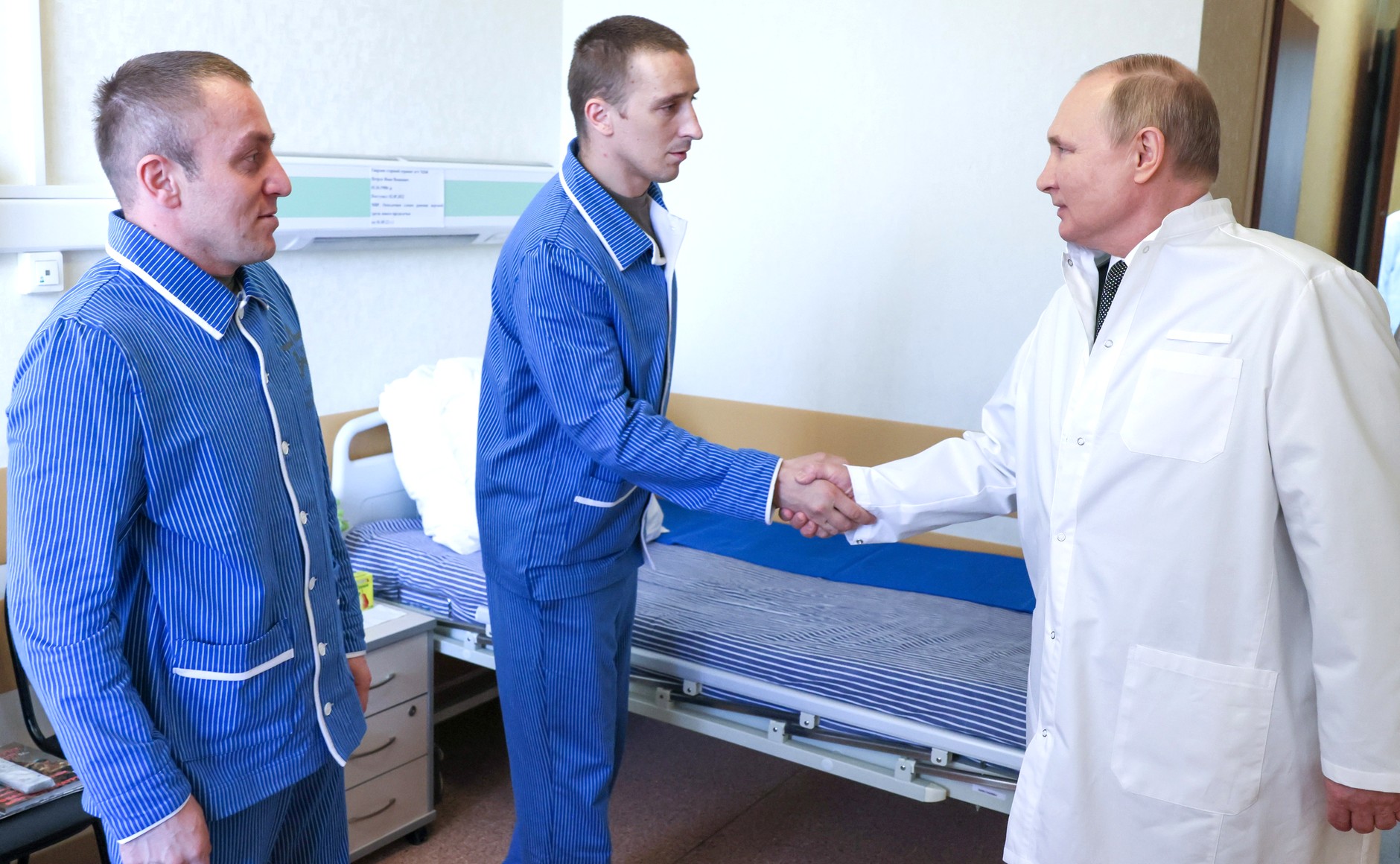 Владимир Путин навестил раненых на Украине бойцов