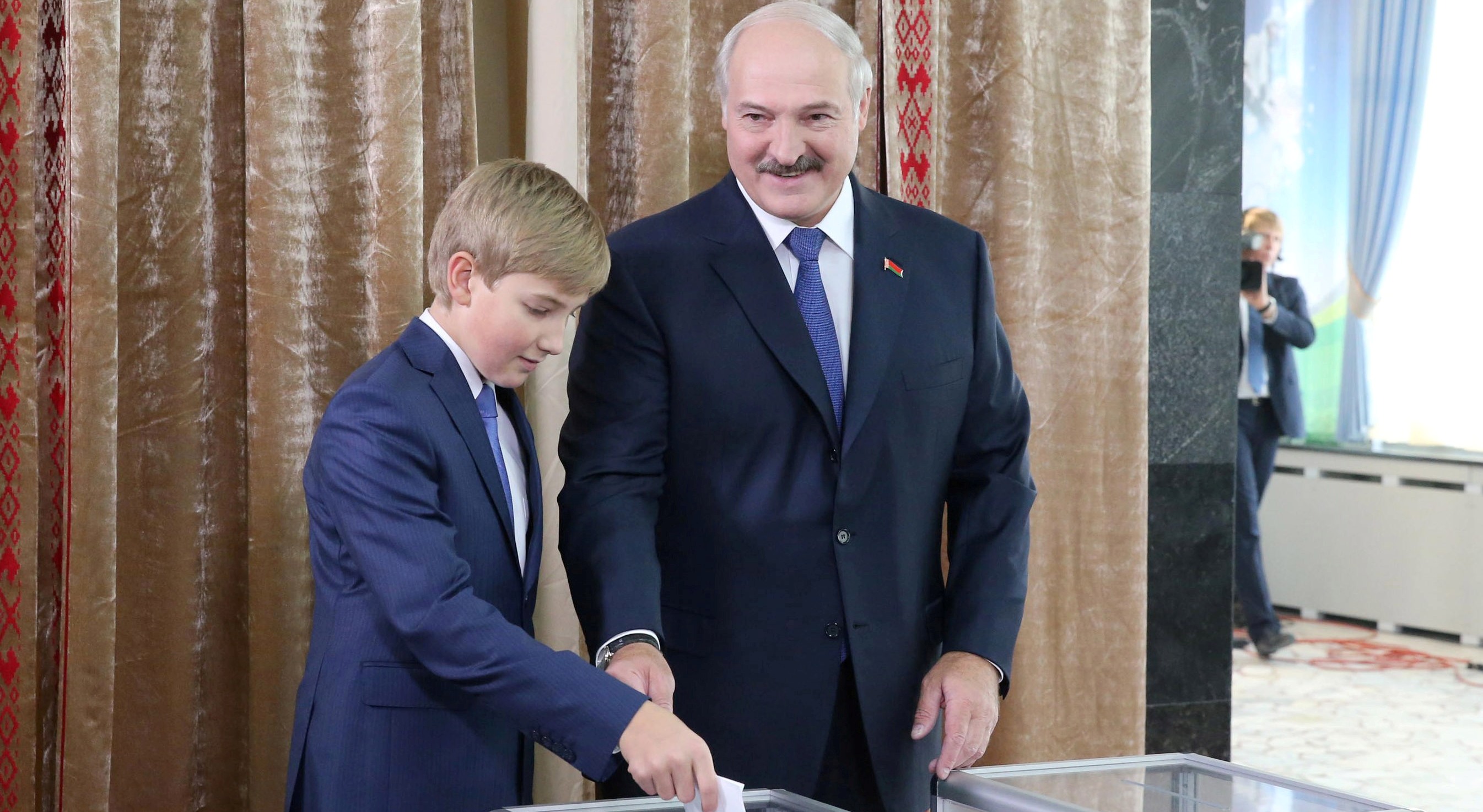  Александр Лукашенко победил на выборах Президента Беларуси, набрав 83,49% голосов