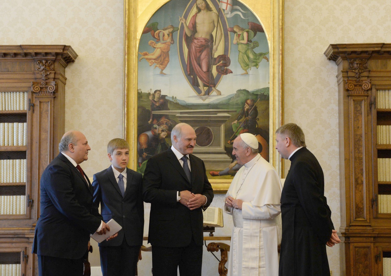 Александр Лукашенко - Папе Римскому: Приезжайте в Минск помолиться во имя мира