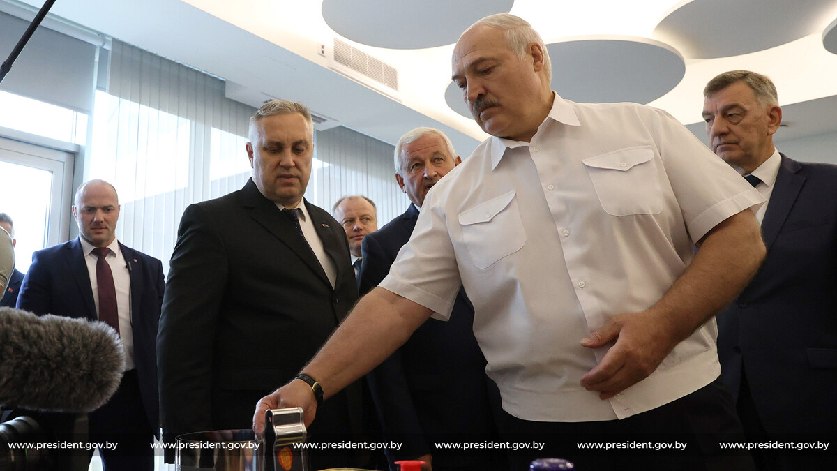 Александр Лукашенко  - о том, какими темпами нужно работать: Только те выйдут из кризиса окрепшими, кто будет бежать