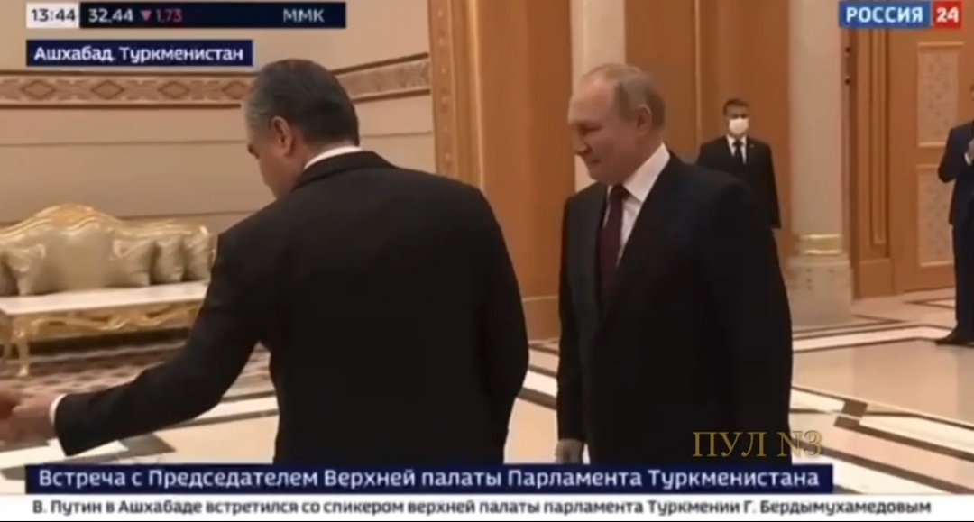 Владимир Путин прилетел в Ашхабад 