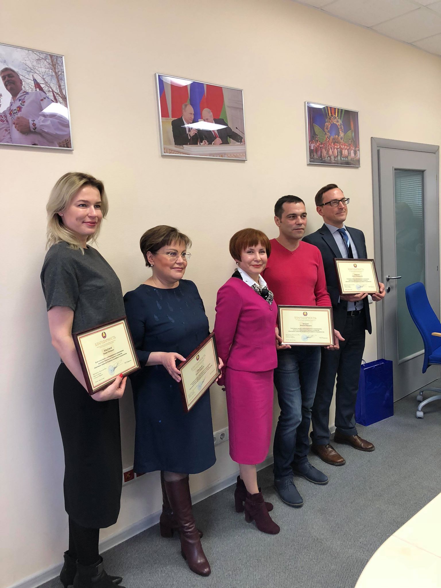 Журналистов союзных СМИ наградили представители посольства Беларуси в России