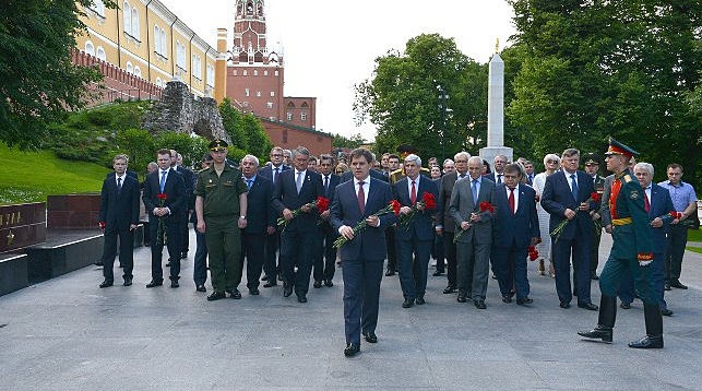 В Москве возложили венок от посольства Беларуси к Могиле Неизвестного Солдата