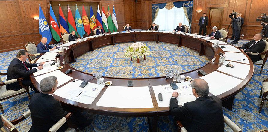 Владимир Путин и Александр Лукашенко приняли участие в заседании глав-государств СНГ