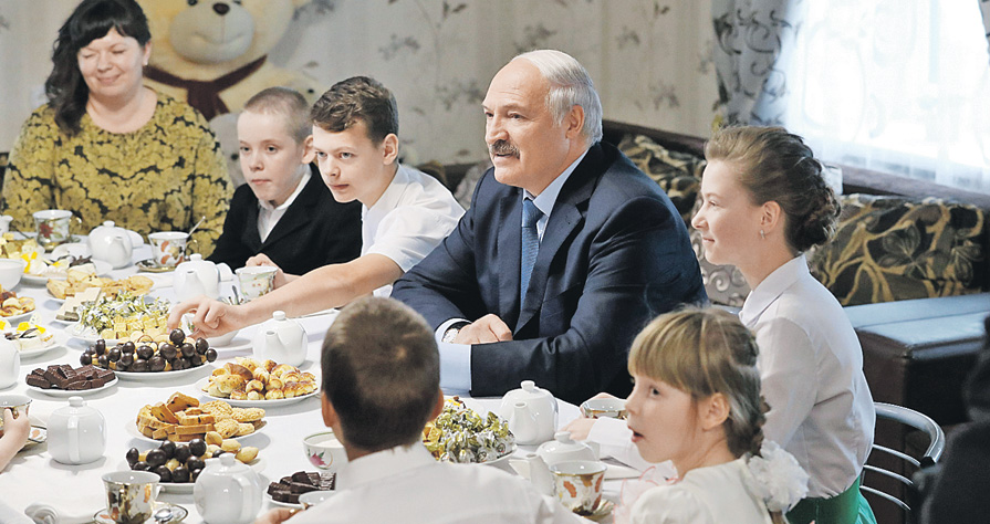 Александр Лукашенко: Россия для нас - святое