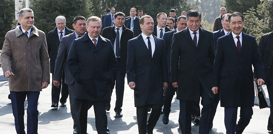 Дмитрий Медведев: Страны ЕАЭС в этом году должны преодолеть спад торговли