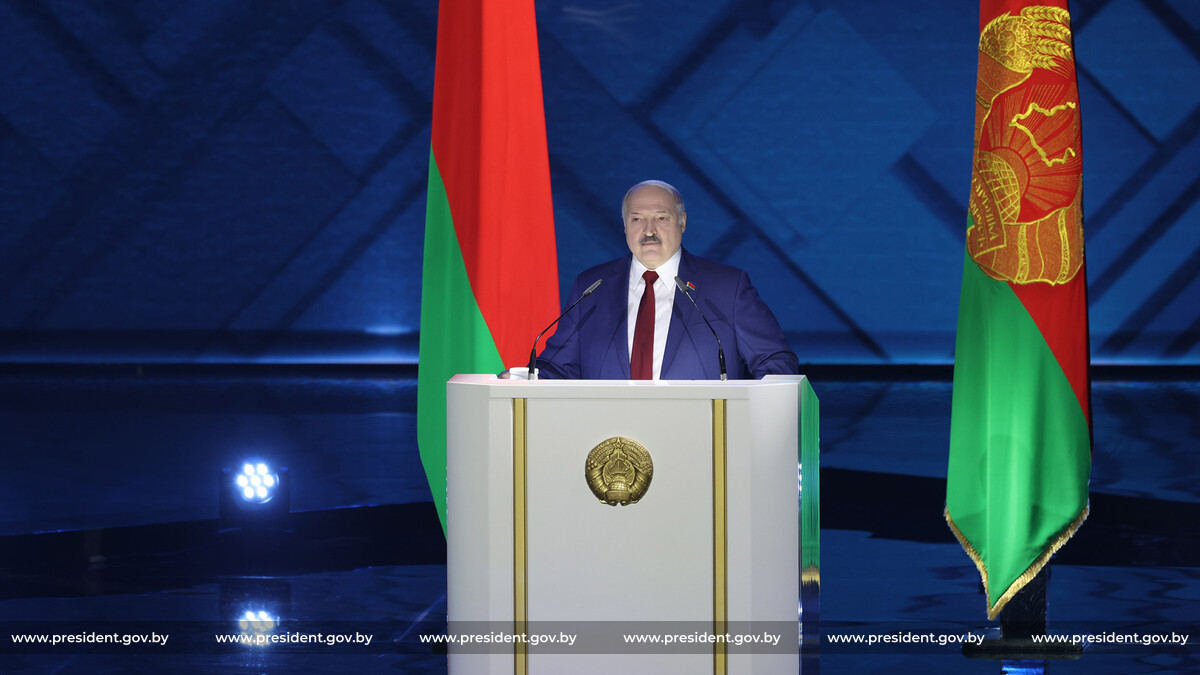 Александр Лукашенко: Россия подставила Беларуси плечо, хотя сама находится под санкциями
