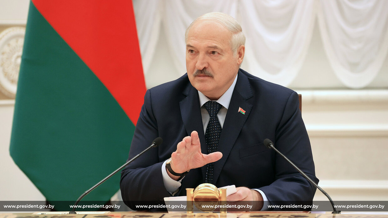 Лукашенко прибыл на пленарное заседание II Евразийского экономического форума