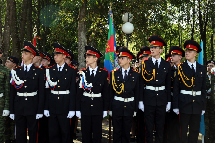 За честь Отчизны: в «Зубренке» гражданско-патриотическая смена собрала более 500 кадетов