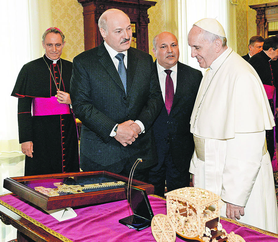 Александр Лукашенко - Папе Римскому: Приезжайте в Минск помолиться во имя мира