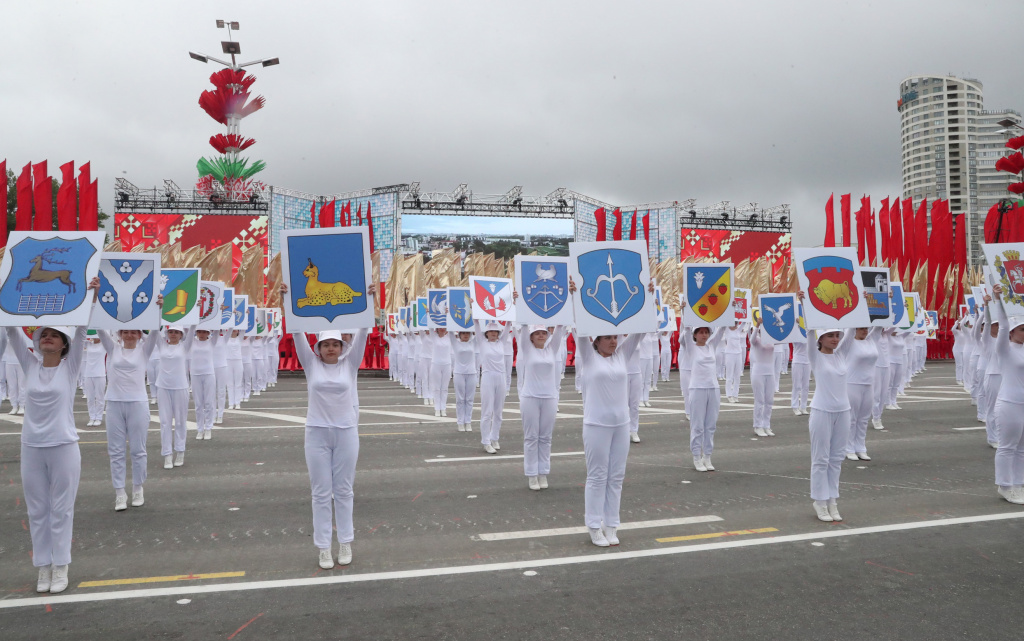 Народные гулянья, парад и фейерверки: в Беларуси отпраздновали День Независимости