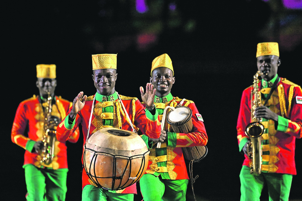 Огонь, маракасы и медные трубы