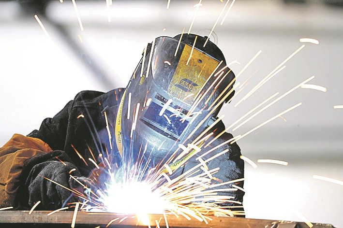 Быть программистом - хорошо, а востребованным рабочим - лучше