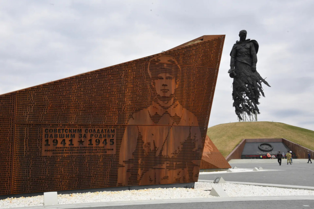 Телевышки по всей России «окрасились» в союзную символику