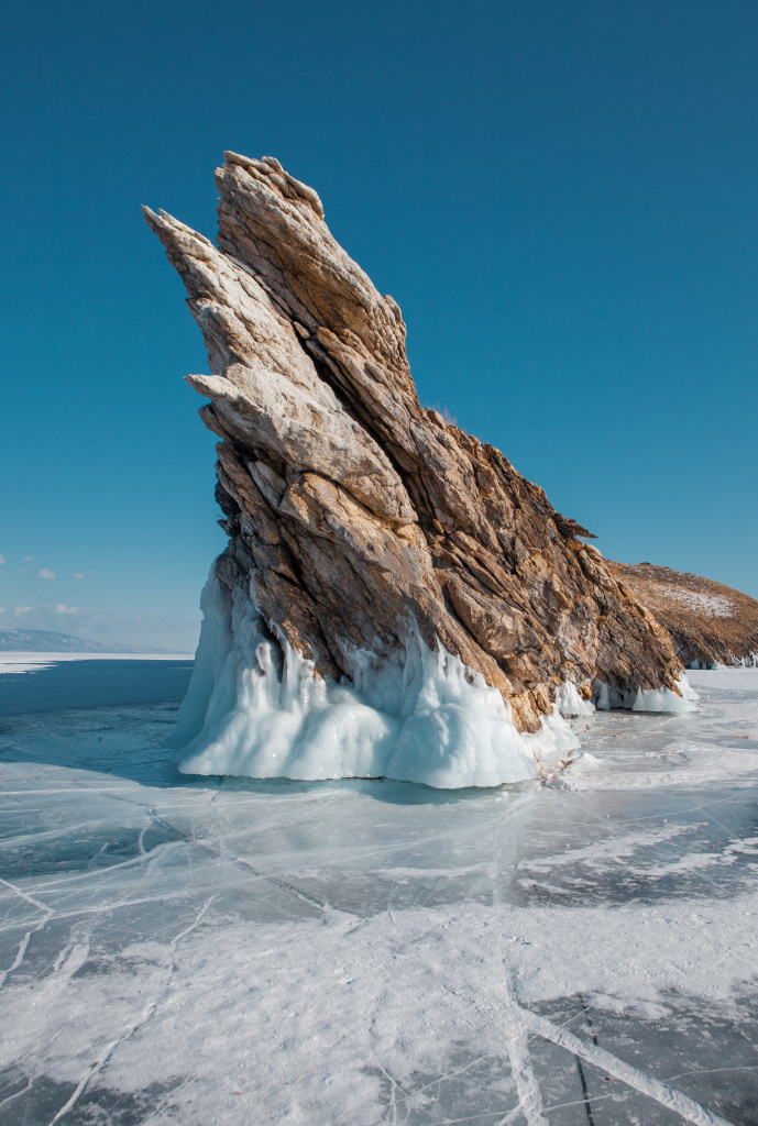 Пять причин поехать на лед Байкала