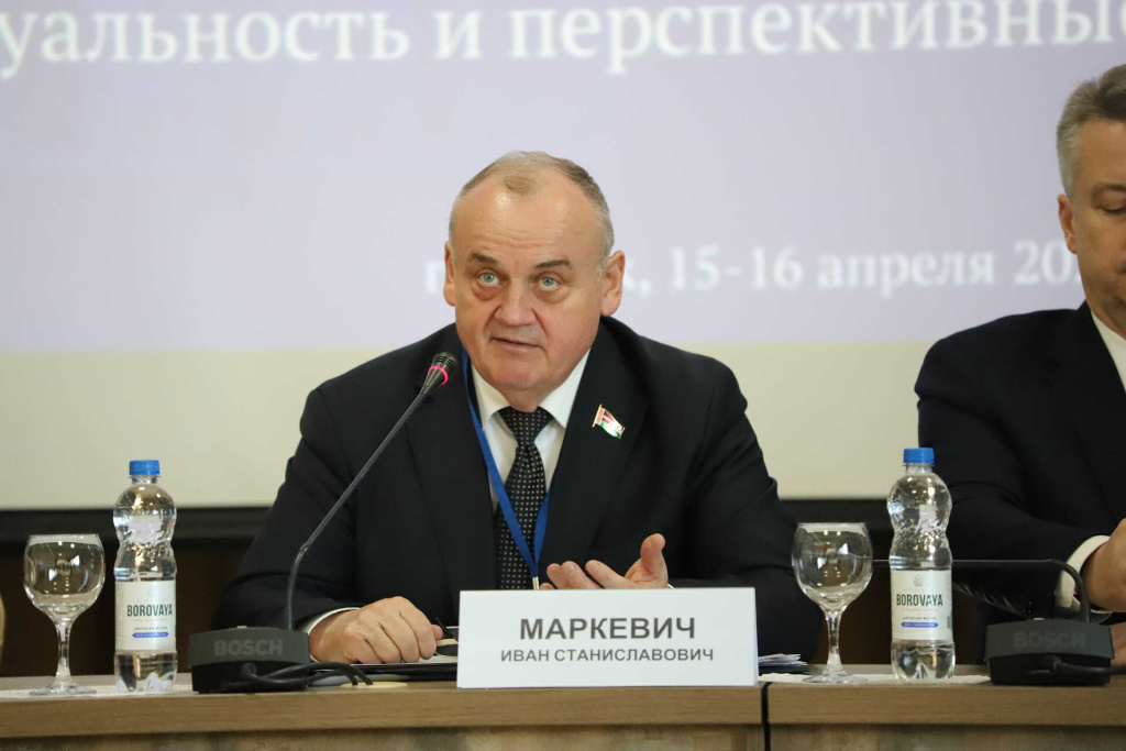 И мальчишкам нельзя ни солгать, ни обмануть... И мальчишкам нельзя ни солгать, ни обмануть...