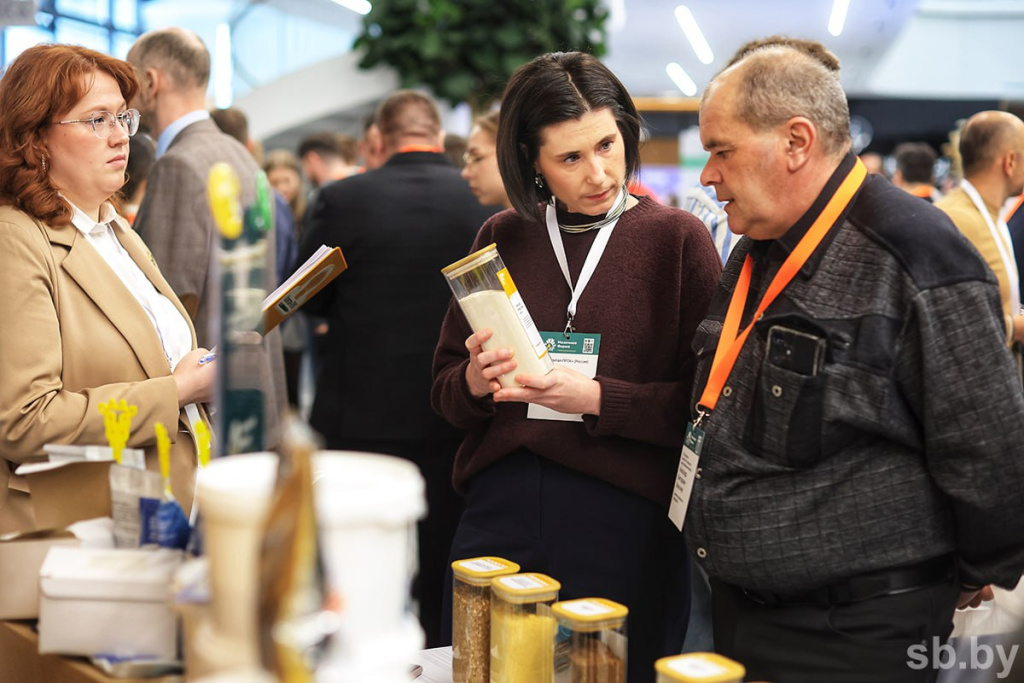 Теплые курточки для телят показали на выставке в Минске