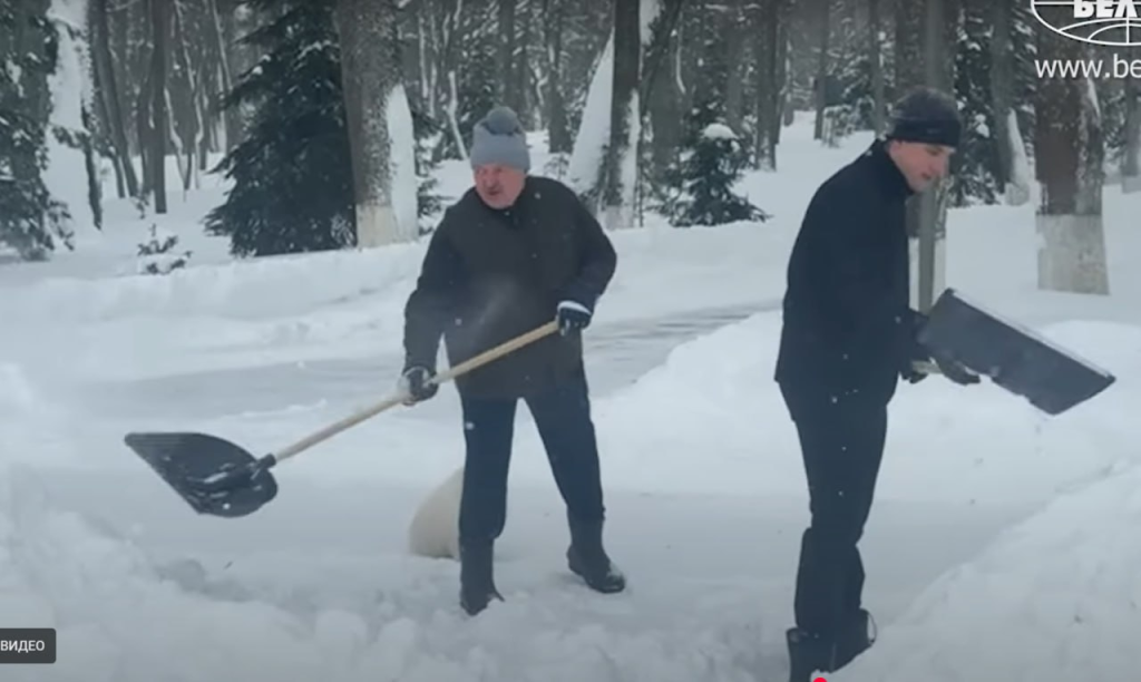 Александр ЛУКАШЕНКО - о том, что у белорусов нельзя отобрать: Нашу привычку держаться вместе «талакой»* Александр ЛУКАШЕНКО - о том, что у белорусов нельзя отобрать: Нашу привычку держаться вместе «талакой»*