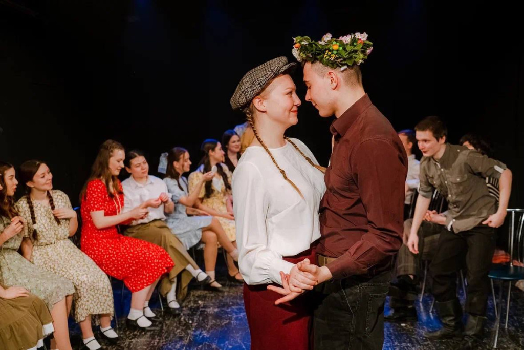 Спектакли о войне, которые можно будет посмотреть накануне праздника и 9 мая 