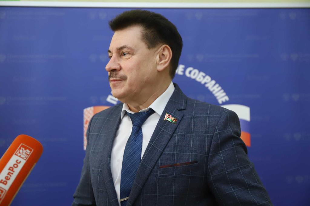 Михаил МИРОНЧИК: К празднику появилось около полутора миллионов цветов Михаил МИРОНЧИК: К празднику появилось около полутора миллионов цветов