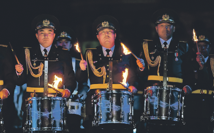 Огонь, маракасы и медные трубы