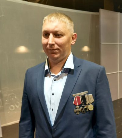 Из боя на сцену