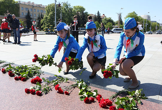 Вот повяжешь галстук...