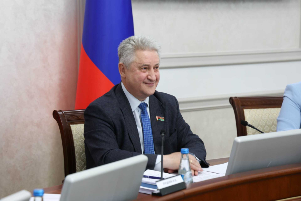 И мальчишкам нельзя ни солгать, ни обмануть... И мальчишкам нельзя ни солгать, ни обмануть...