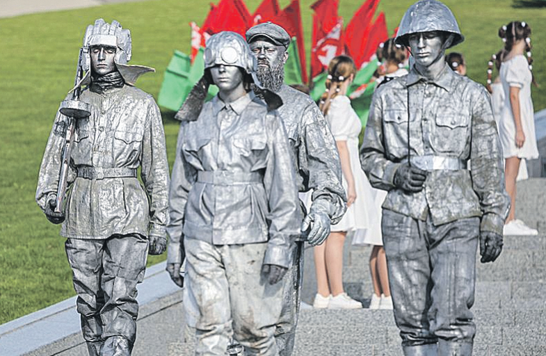 Минск: &quot;Люби меня, люби...&quot;