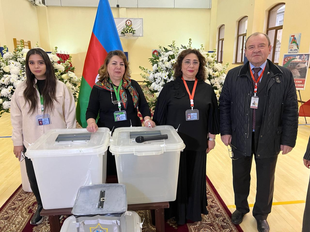 Депутаты Парламентского Собрания о выборах президента Азербайджана: Люди приходили еще до открытия участков Депутаты Парламентского Собрания о выборах президента Азербайджана: Люди приходили еще до открытия участков